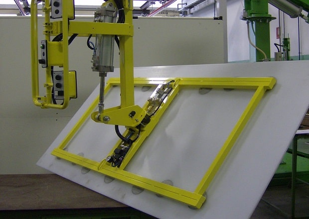 Pneumatic manipulators to handle solar panels